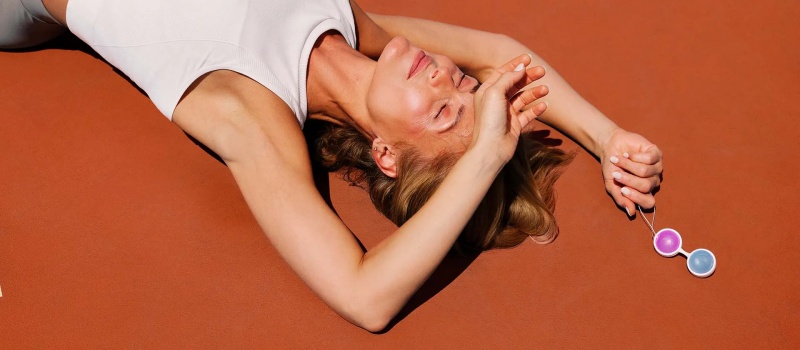 LELO Beads Mini – Small Kegel Balls für Frauen und Anfänger Silikon Ben Wa Balls